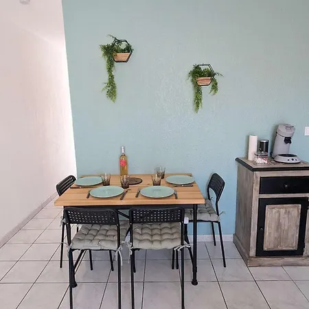 Rénové à Avec Terrasse Ensoleillée - Fr-1-387-213